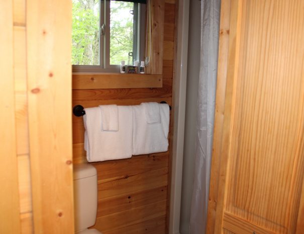 Holly Rock Treehouse Cabin Bathroom