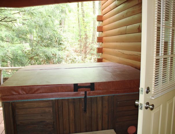 Mountaineer Cabin Hot Tub on the Deck