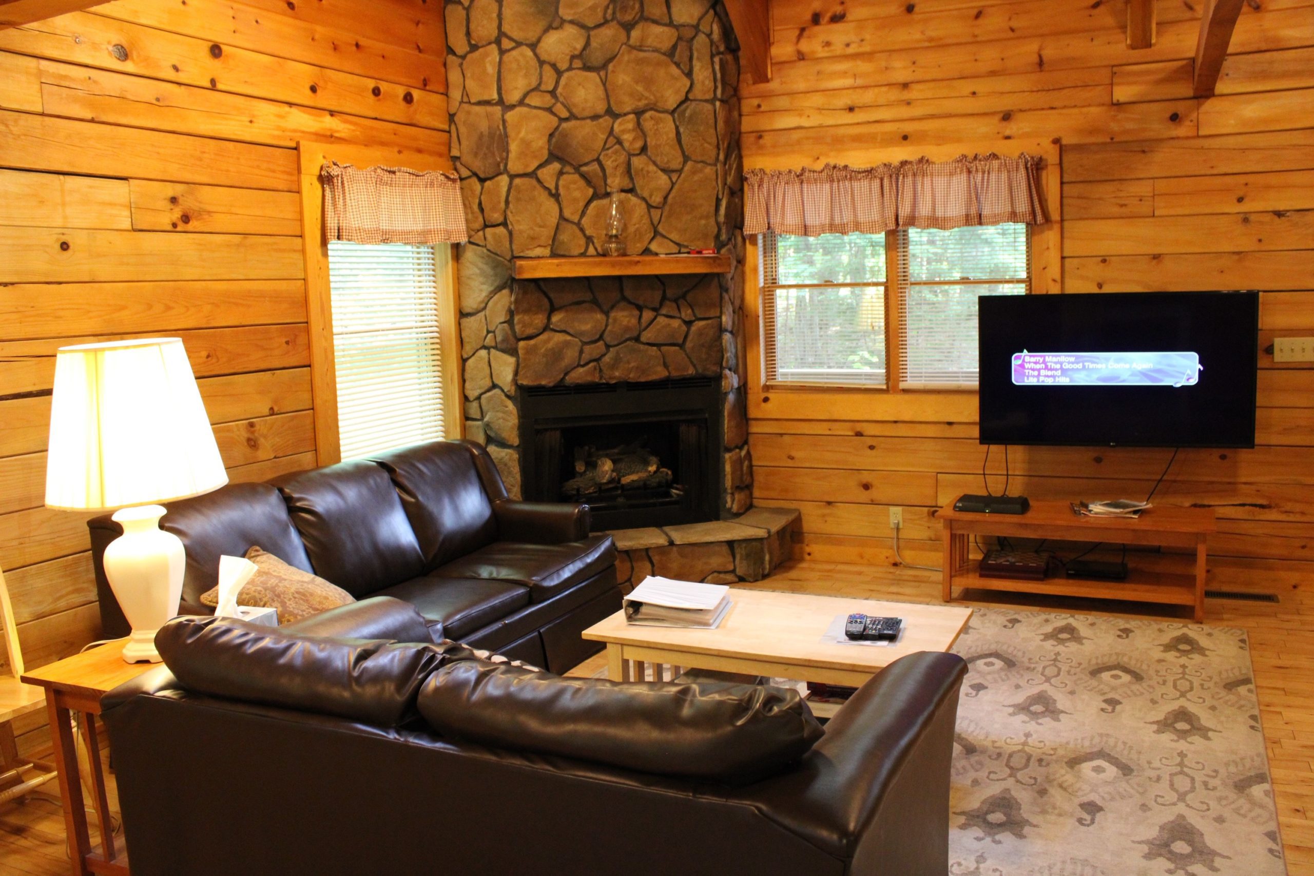 Pillow Rock Cabin Living Room 1